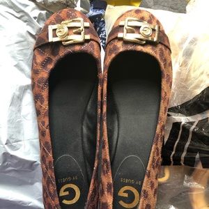 Guess flats 9.5